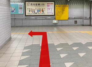 突き当りを左折します。